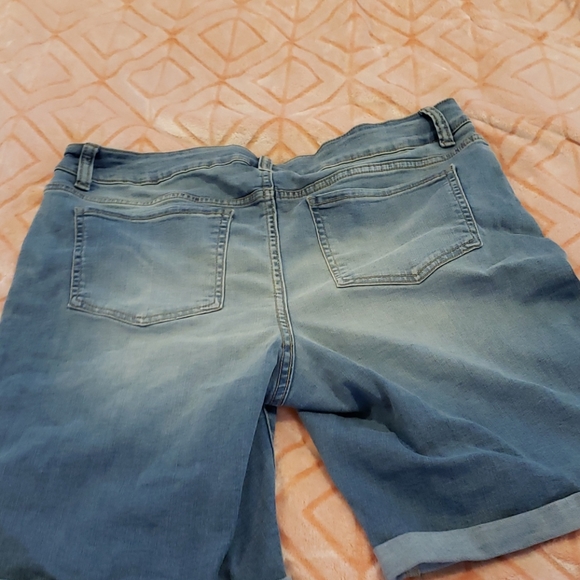 Capris - Picture 2 of 4